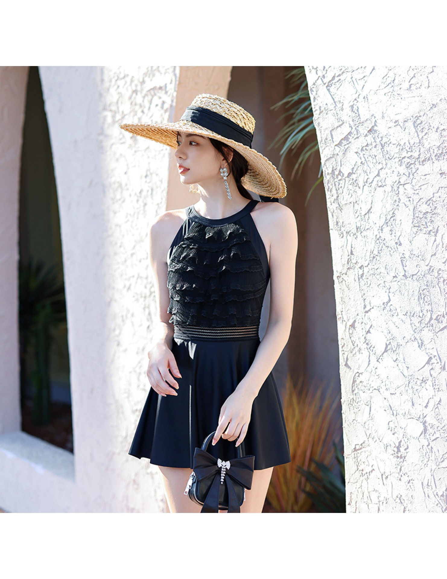 LFWN121100017 2025新款純色泳衣女夏高級感連體裙式小胸聚攏遮肚顯瘦保守游泳裝