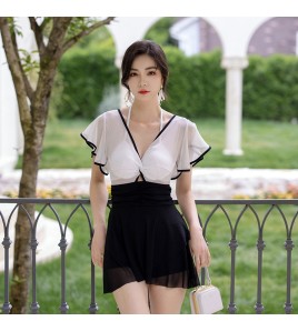 LFWN121100119 時尚拼色泳衣女2025新款連體裙式遮肚顯瘦平角保守海邊度假泳裝