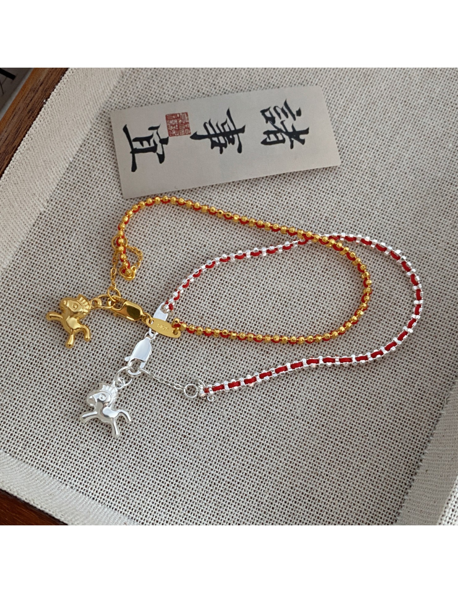SATN122100003 S925純銀新年氛圍感獨特小馬紅繩手鏈女簡約氣質本命年生肖手飾