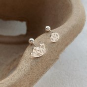 SATN122100004 S999足銀鏤空木馬銅錢耳釘女簡約可愛輕奢新中式本命年生肖馬耳環