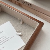 SATN122E100050 S999足銀簡約拉絲水滴耳環女法式輕奢氣質高級感耳鉤百搭通勤耳飾