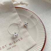 SATN122E100113 S925純銀簡約韓版小眾設計車花閃光珠珠耳環女通勤百搭耳圈耳飾