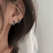SATN122E100126 S925純銀黑色滴膠十字架耳環女精致個性冷淡風耳扣甜酷時尚潮耳圈