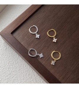 SATN122E100130 S925純銀甜美花卉耳環女簡約韓版小巧鑲鉆四葉花耳扣高級感耳飾品