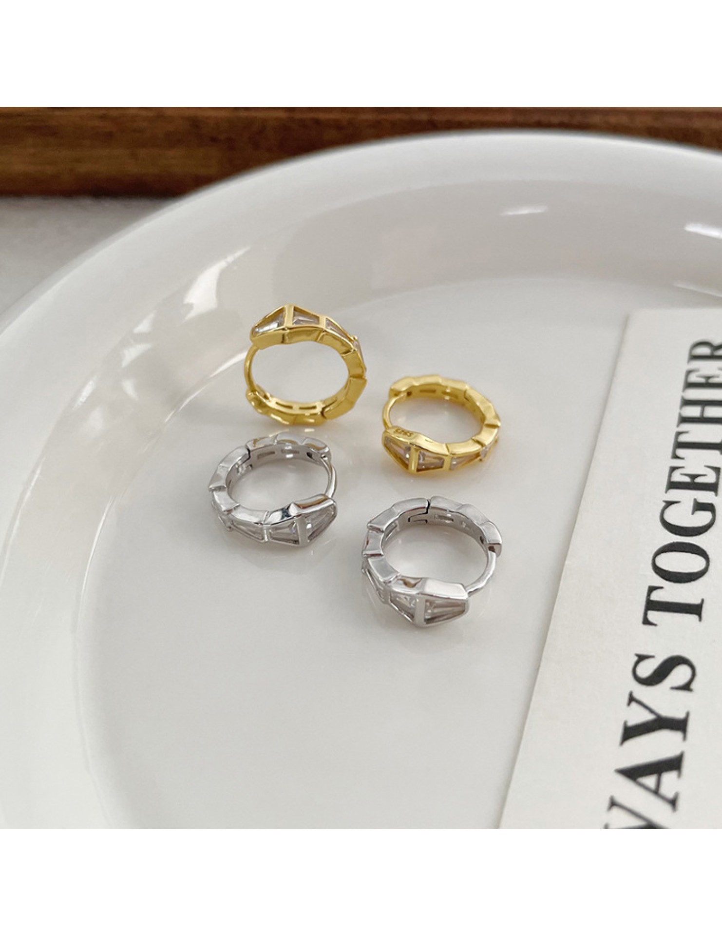 SATN122E100131 S925純銀簡約個性滿鉆蛇形耳扣女氣質小眾設計冷淡風耳環時尚耳飾