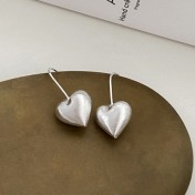 SATN122E100334 S925純銀新款立體大愛心拉絲耳環女磨砂桃心形耳鉤甜美簡約耳飾品