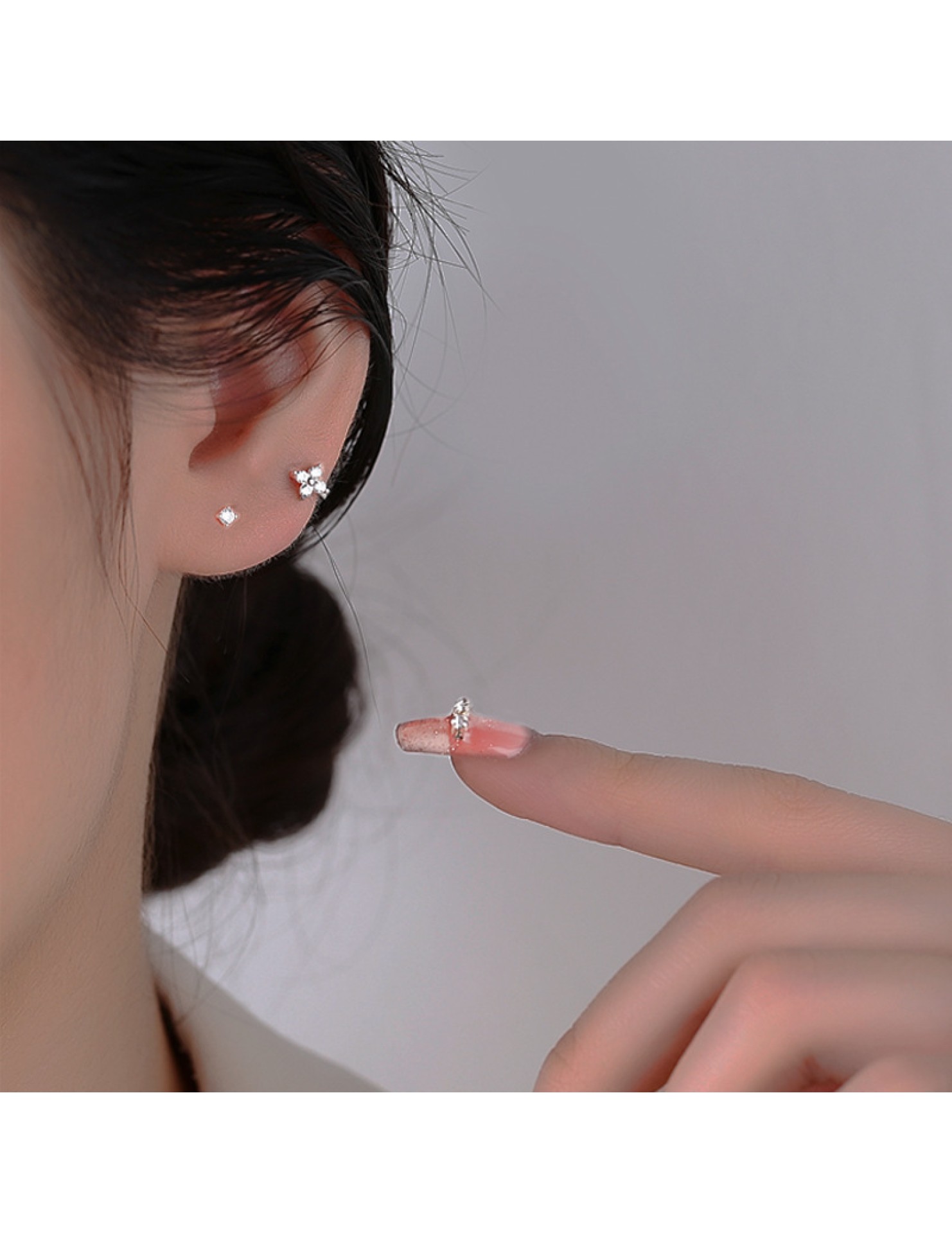 SATN122E100335 S925純銀花朵鋯石耳環女小眾設計簡約小巧圓圈耳扣小清新耳骨耳環