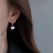 SATN122E100338 S925純銀愛心耳環女氣質輕奢立體桃心耳釘冷淡風甜酷耳墜銀耳飾
