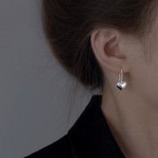 SATN122E100338 S925純銀愛心耳環女氣質輕奢立體桃心耳釘冷淡風甜酷耳墜銀耳飾