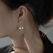 SATN122E100338 S925純銀愛心耳環女氣質輕奢立體桃心耳釘冷淡風甜酷耳墜銀耳飾