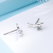 SATN122E100377 新款s925純銀耳釘女生簡約鑲鉆ins耳環韓國氣質學生耳飾禮物