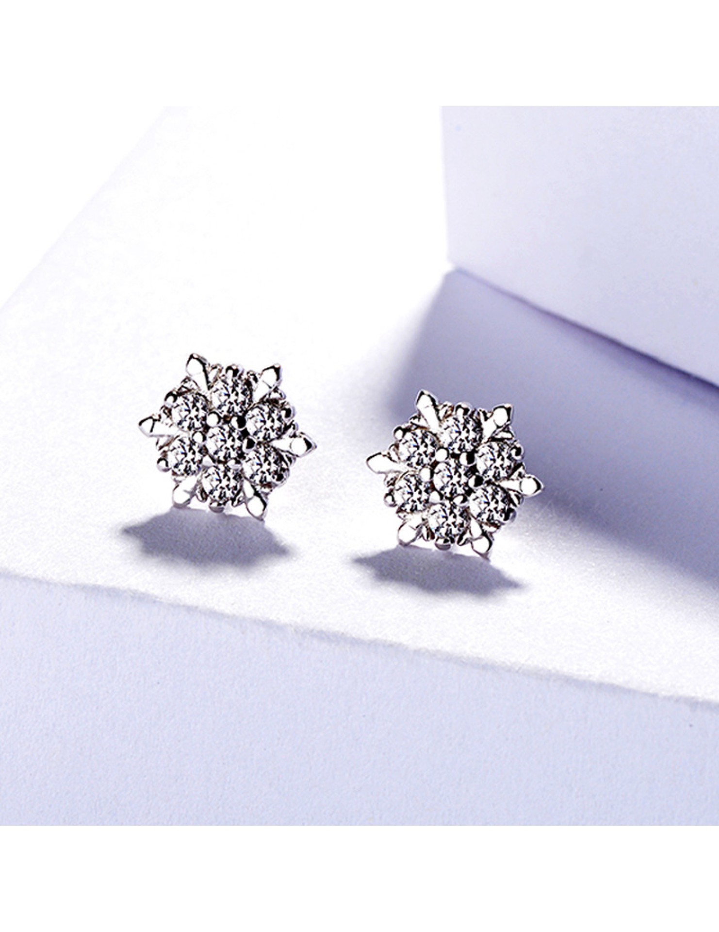 SATN122E100389 S925純銀女雪花鑲鉆耳釘甜美韓國圣誕冬天款簡約耳飾生產