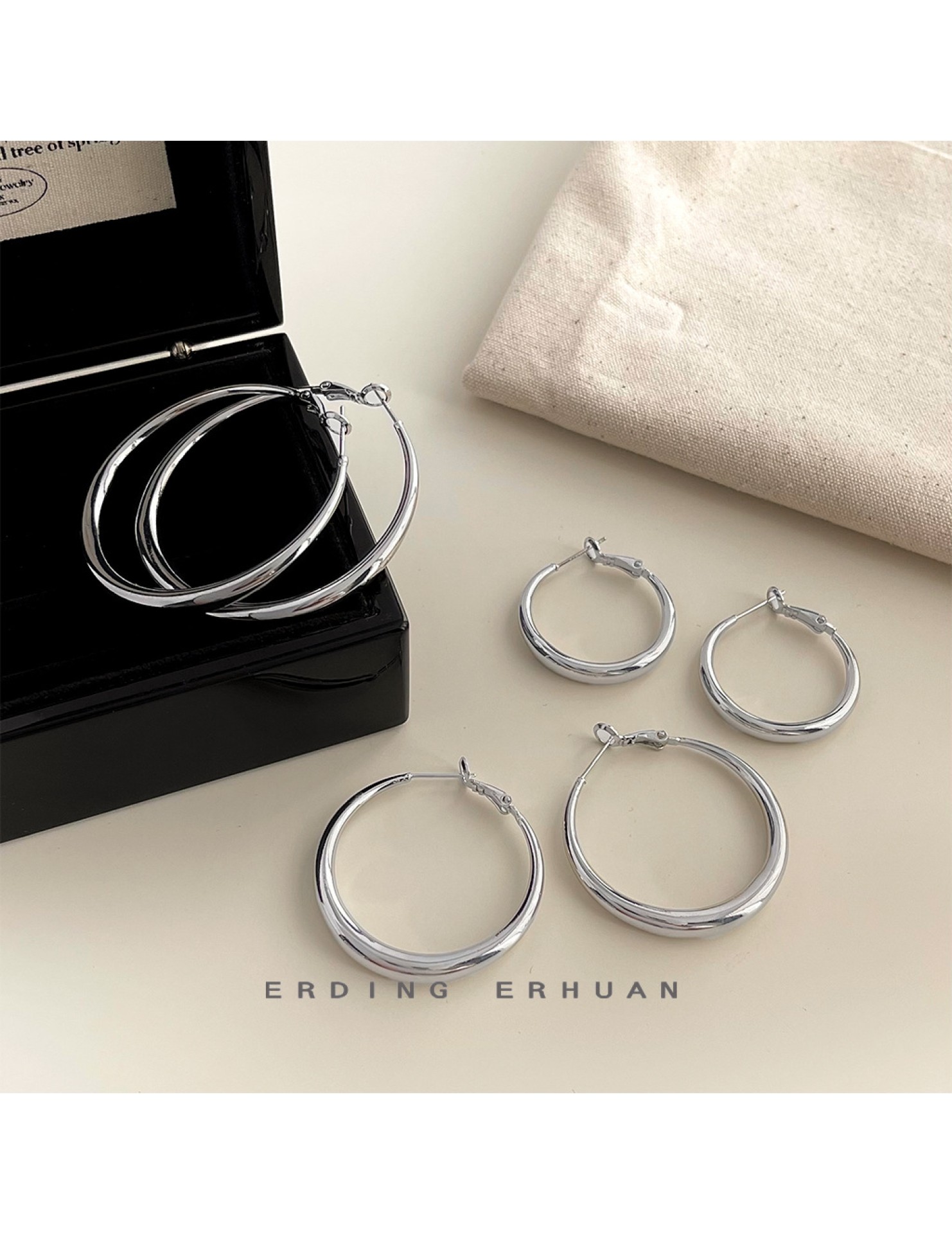 HELN124100014 2025年圓形幾何百搭耳圈高級感時尚素圈耳環女輕奢小眾設計感耳飾