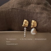 HELN124100024 巴洛克異形淡水珍珠~手作設計感不對稱925銀針耳環法式高級感耳飾