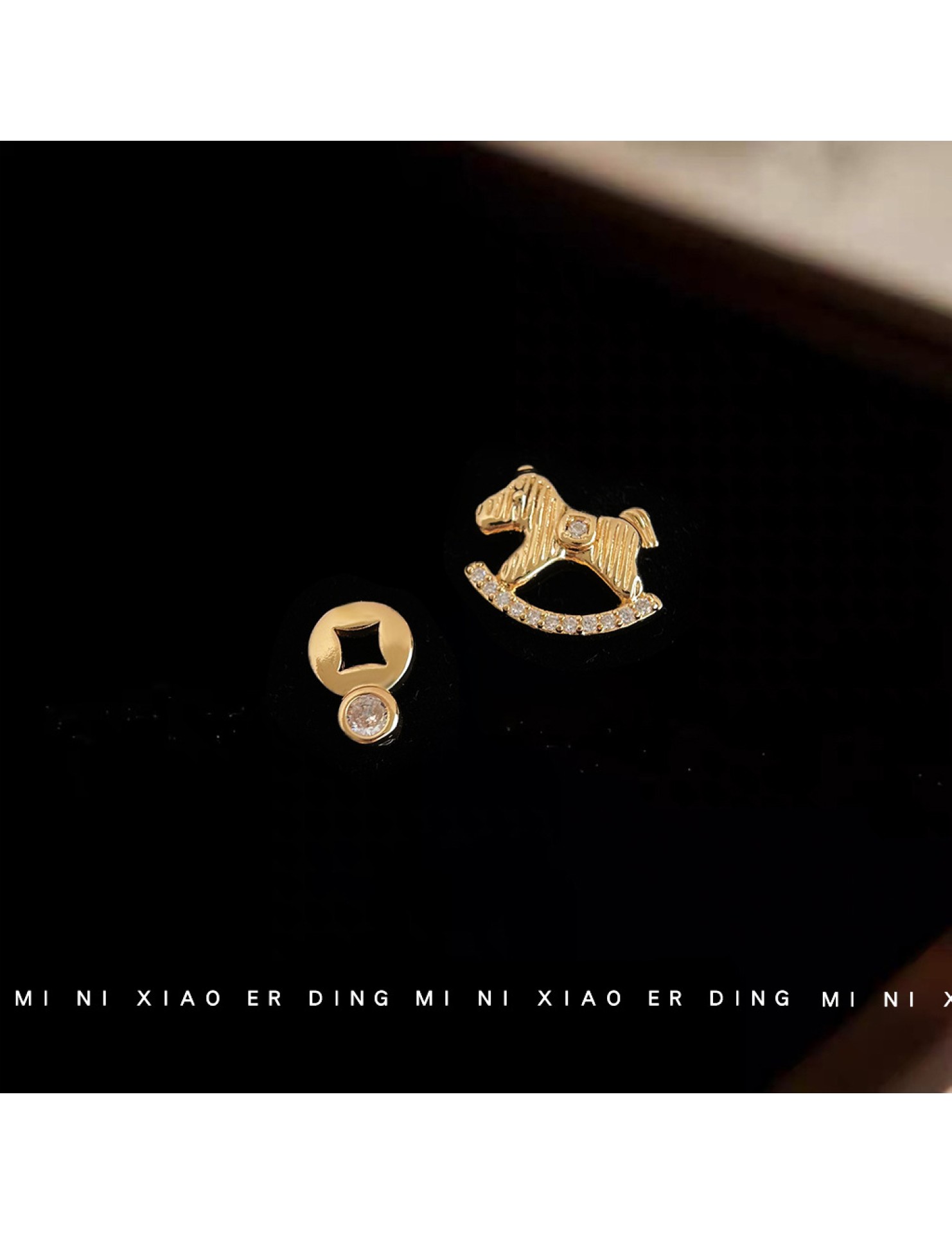 HELN124100025 馬上有錢！微鑲鋯石不對稱AB款925銀針鍍14K輕奢風耳釘女