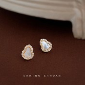 HELN124100036 微鑲鋯石真貝殼925銀針小葫蘆耳釘簡約時尚通勤百搭 新款爆款耳飾