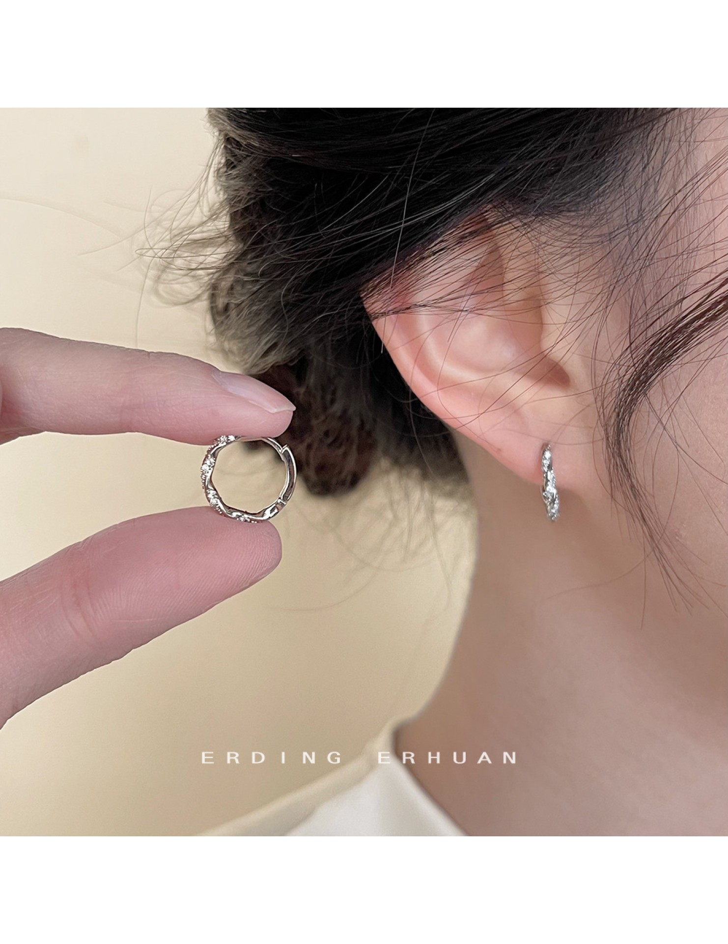 HELN124100155 個性風微鑲鋯石簡約通勤甜酷圓形幾何百搭耳扣女設計師款耳飾