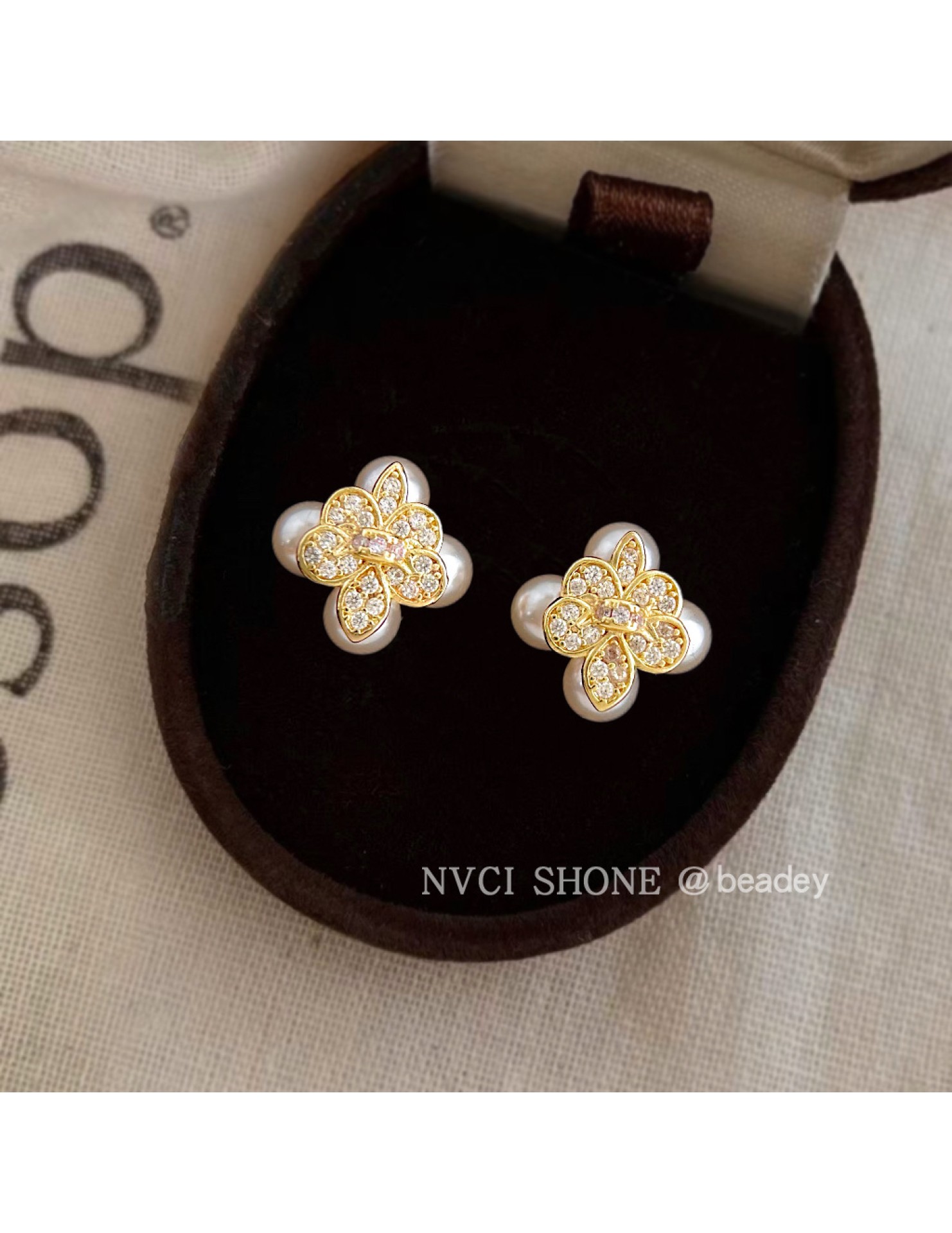 HELN124100333 鳶尾花微鑲鋯石925銀針鍍14K保色電鍍時尚高級感耳釘