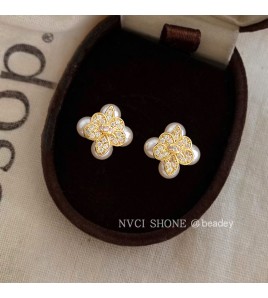 HELN124100333 鳶尾花微鑲鋯石925銀針鍍14K保色電鍍時尚高級感耳釘