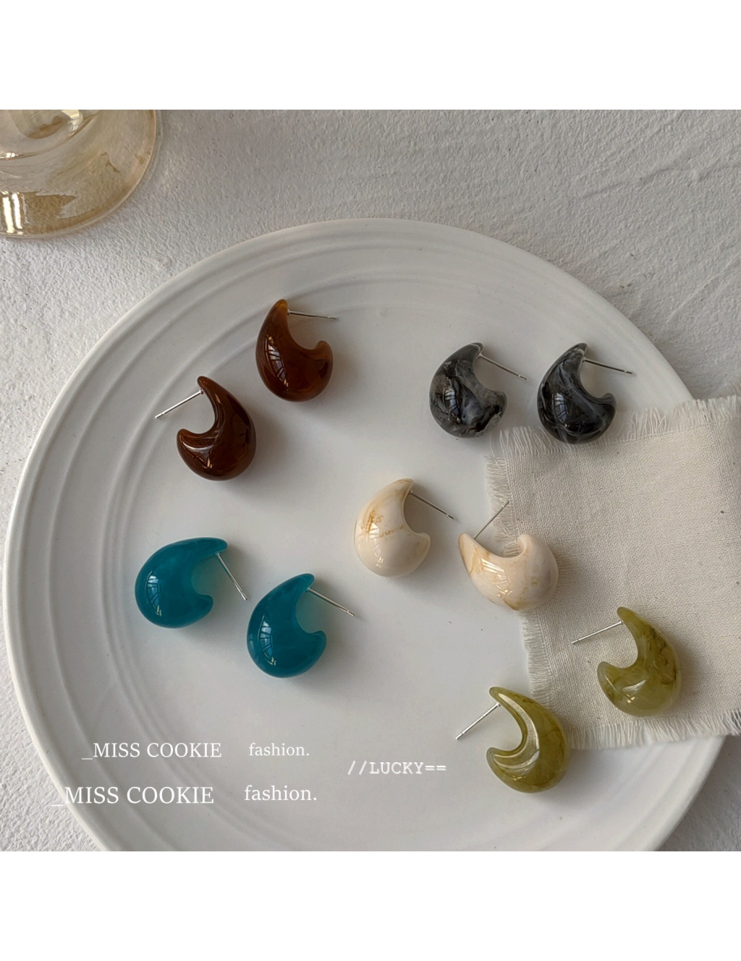 HELN124100350 S925銀針樹脂復古港風豆豆水滴耳環女寶藏女孩小耳飾