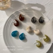 HELN124100350 S925銀針樹脂復古港風豆豆水滴耳環女寶藏女孩小耳飾