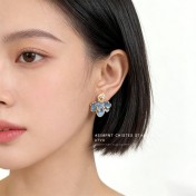 HELN124100373 琺瑯滴釉不對稱設計微鑲鋯石925銀針樹葉時尚高級感耳飾 耳環