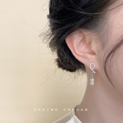 HELN124100382 微鑲鋯石輕奢風簡約日常通勤款個性設計繩結耳飾氣質時尚耳環