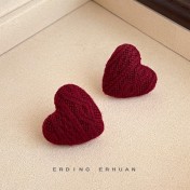 HELN124100388 文藝復古毛線質感酒紅色氣質港風心形愛心耳釘女新款秋冬