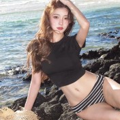 HSPN647100001 甜酷辣黑色條紋比基尼分體泳衣度假溫泉三件套