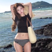 HSPN647100001 甜酷辣黑色條紋比基尼分體泳衣度假溫泉三件套