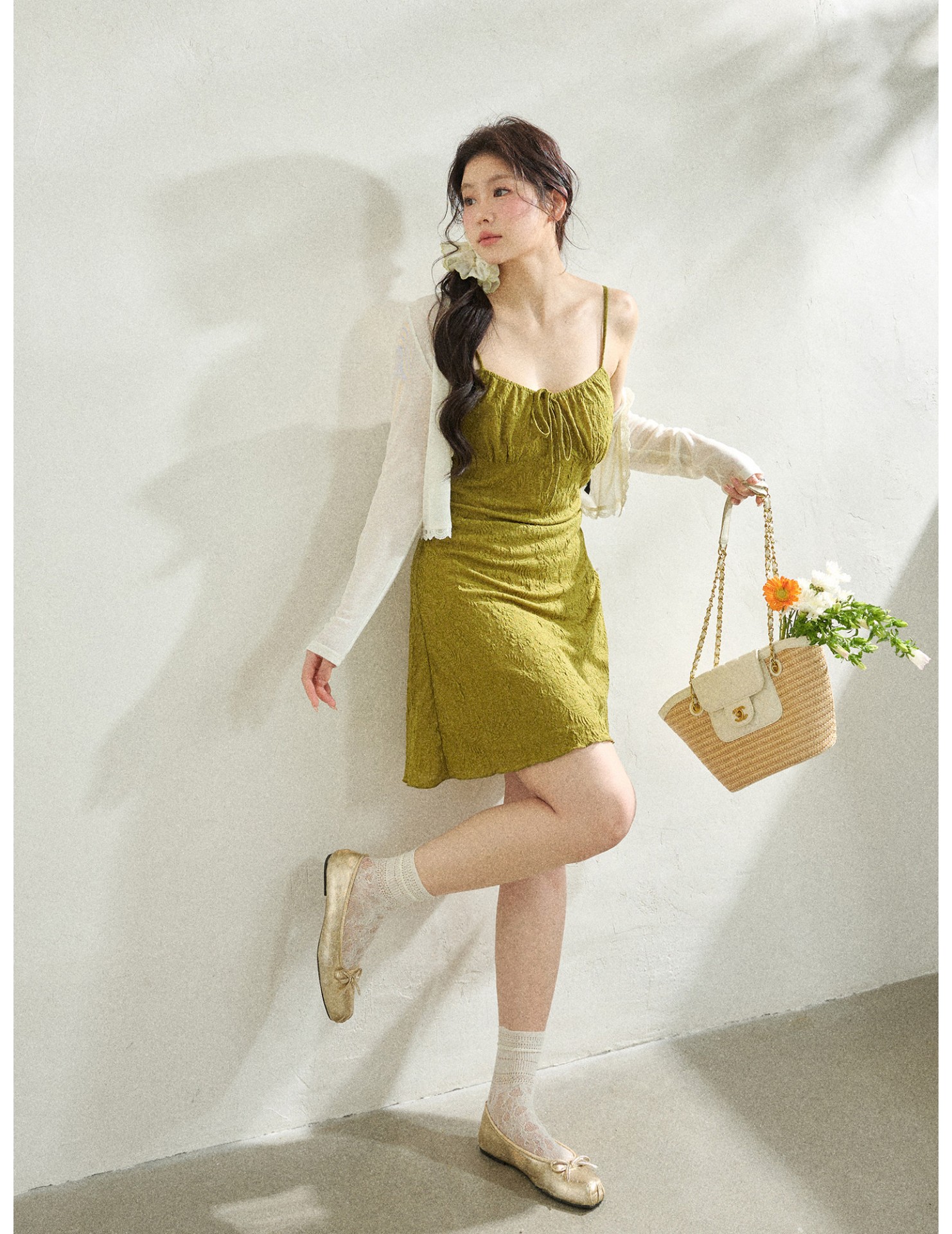 FCCB6421006 瘦高腰橄欖綠吊帶裙遮肚白開襟衫兩件套