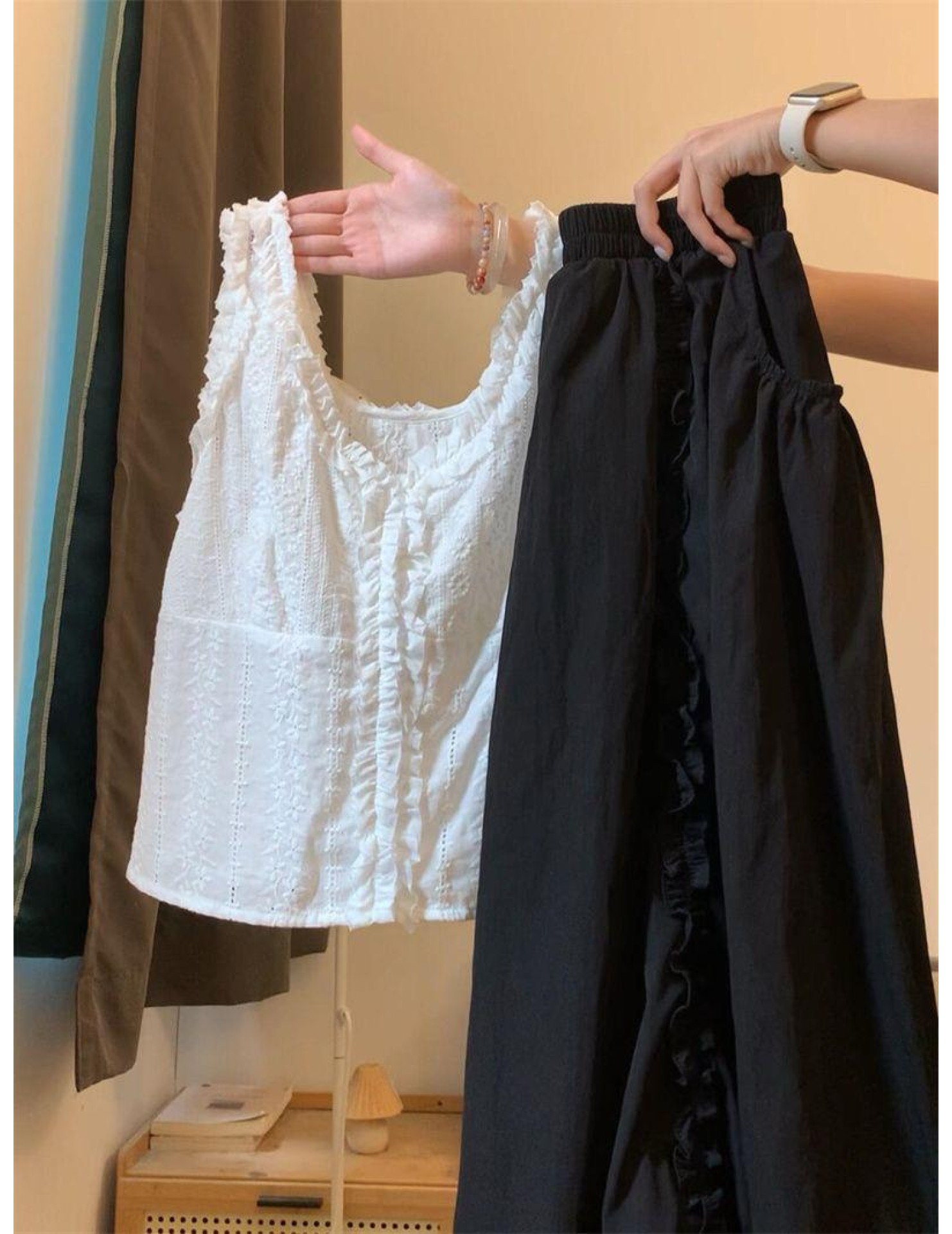 FCSE6424010 清純系夏日穿搭套裝女鏤空花邊吊帶背心高腰蓬蓬花苞半身裙兩件套