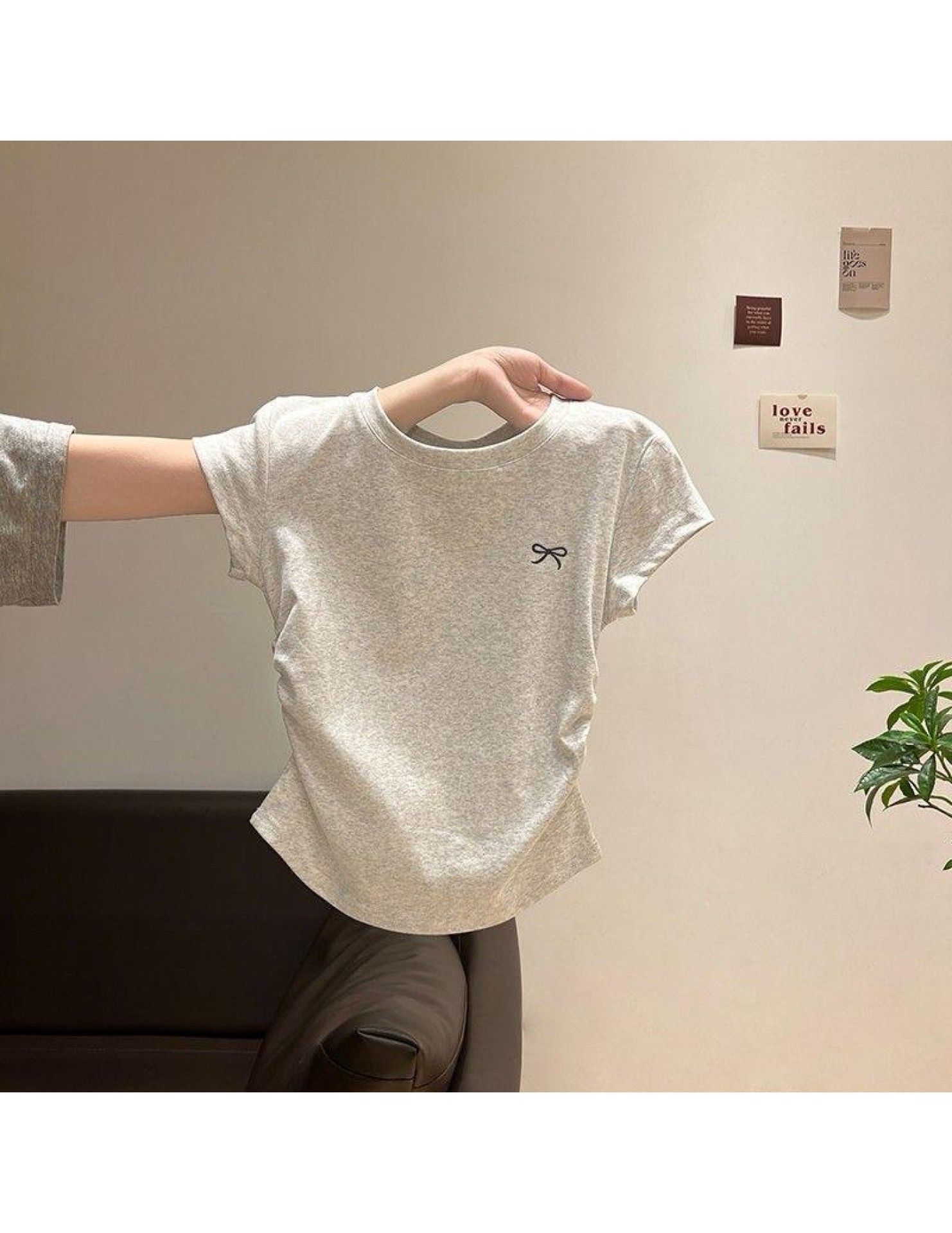FCSE6528001 灰色刺繡褶皺顯瘦圓領短袖內搭正肩女t卹2026夏季蝴蝶結修身上衣