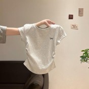 FCSE6528001 灰色刺繡褶皺顯瘦圓領短袖內搭正肩女t卹2026夏季蝴蝶結修身上衣