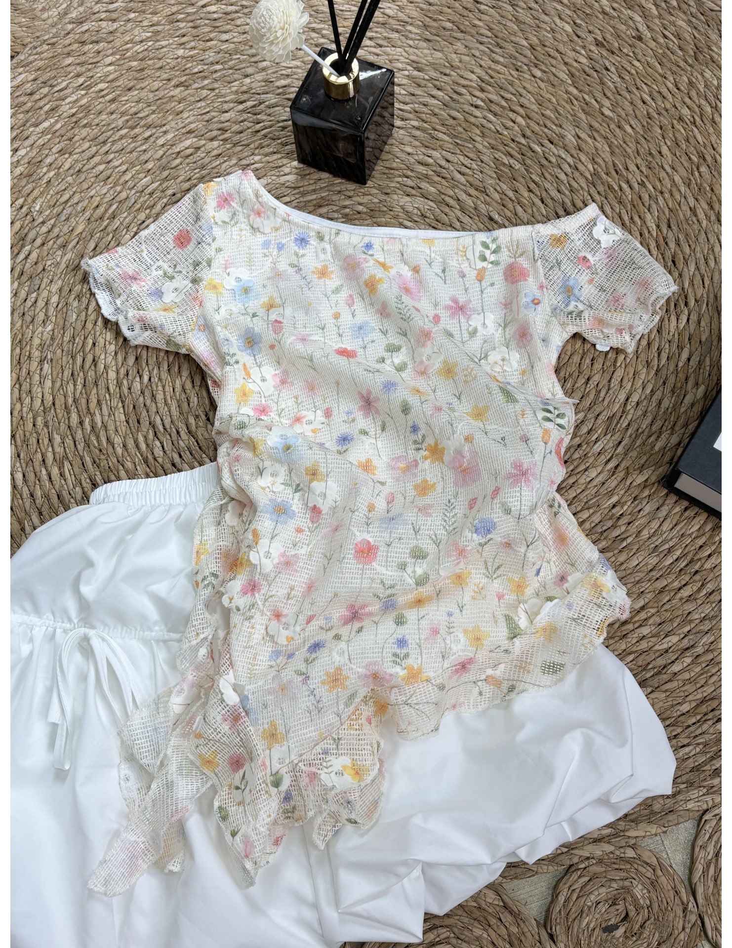 FCSE668001 法式甜美碎花荷葉邊不規則氣質小衫女夏季新款設計感修身短袖上衣
