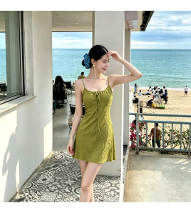 FCSE6716002 Slim-fit, tie-up green halter top, perfect for summer, beautiful, elegant, waist-cinching, and hip-hugging short skirt.