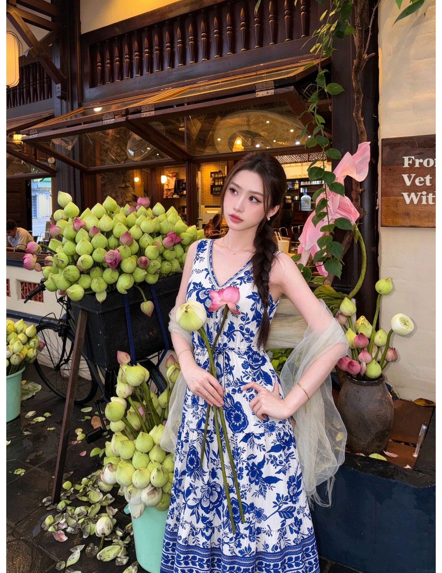 FCSE61001002 Retro Resort Style Blue and White Porcelain Print Sleeveless Dress