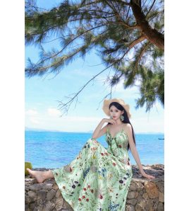 FCSE61013001 Fresh and sweet V-neck bow-tie suspender dress with floral print.